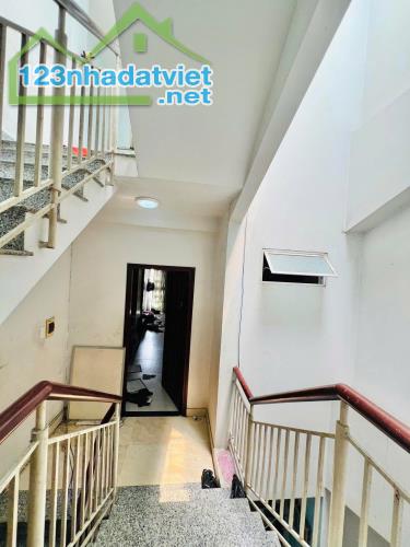 Bán nhà Mặt tiền Nguyễn Nghiêm - ngay UBND Quận Tân Phú, 4.2x19m, 4 Tầng, 9.9 tỷ