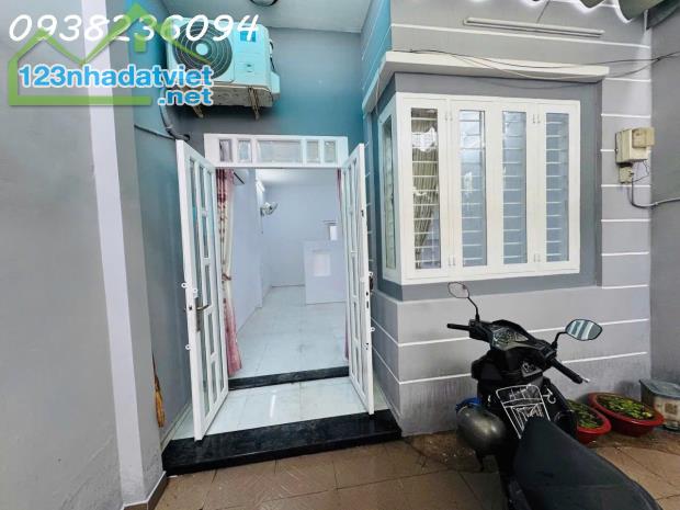 Nhà rộng đẹp 4.5x16, máy lạnh và nhiều nội thất, gần cao Đẳng Điện Lực - 2