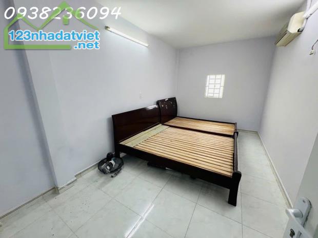 Nhà rộng đẹp 4.5x16, máy lạnh và nhiều nội thất, gần cao Đẳng Điện Lực