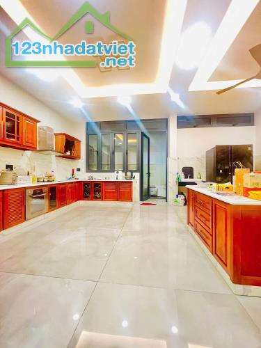 Bán nhà Mặt tiền Dương Đức Hiền - Lê Trọng Tấn, 7x23m, 5T - thang máy, 6PN, 27.9 tỷ - 2
