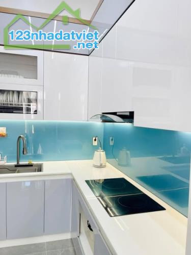 QUẬN 3 PHƯỜNG 7 - Bán gấp nhà 3 tầng, hẻm xe hơi 4m thông. Ngay cầu Công Lý - 2