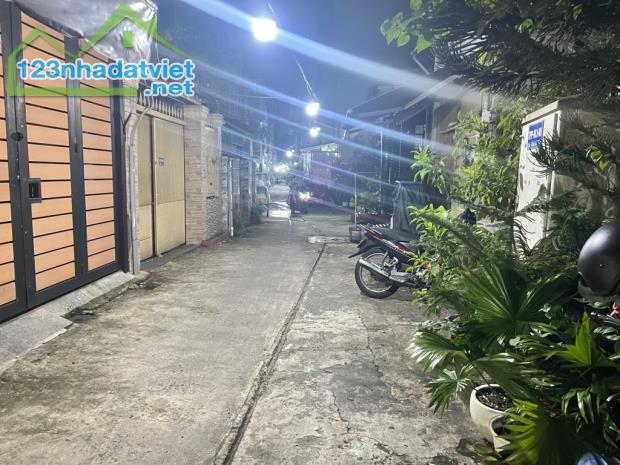 QUẬN 3 PHƯỜNG 7 - Bán gấp nhà 3 tầng, hẻm xe hơi 4m thông. Ngay cầu Công Lý - 3
