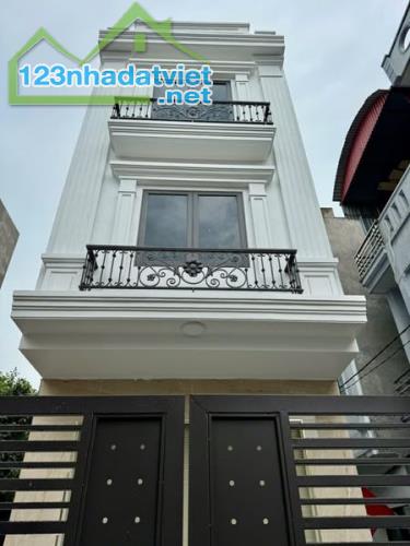 Bán nhà 3 tầng độc lập Lãm Hà, ô tô đỗ cửa 3 mặt thoáng 70m2, vài bước chân ra đến chợ