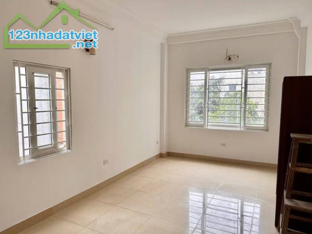 🏡 Bán nhà mới trung tâm Ngô Gia Tự, Long Biên, 33m2, Lô góc, Dân xây, Gần ô tô, 4 tỷ 85 - 2