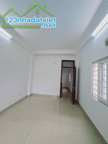 🏡 Bán nhà mới trung tâm Ngô Gia Tự, Long Biên, 33m2, Lô góc, Dân xây, Gần ô tô, 4 tỷ 85 - 6