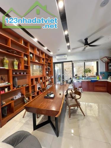 BIỆT THỰ NHÀ VƯỜN, ĐẸP LUNG LINH QUẬN TÂY HỒ THÔNG SỐ QUÁ ĐẸP 100m 6tầng, Mt hơn ,6m chỉ 2 - 1