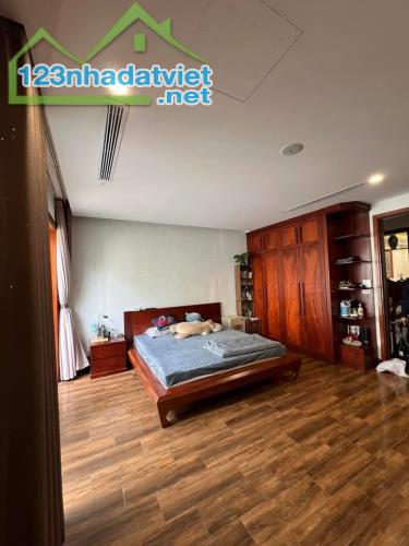 BIỆT THỰ NHÀ VƯỜN, ĐẸP LUNG LINH QUẬN TÂY HỒ THÔNG SỐ QUÁ ĐẸP 100m 6tầng, Mt hơn ,6m chỉ 2 - 2
