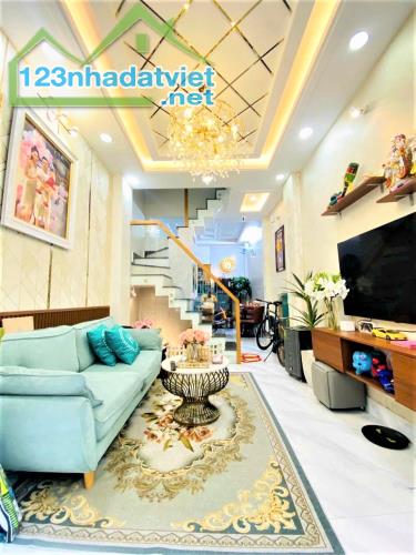 8 TỶ X TL - NHÀ KHU SIÊU VIP PHƯỜNG 12 QUẬN 10 - XE HƠI VÀO NHÀ - SÁT MẶT TIỀN - 2 TẤM 2PN