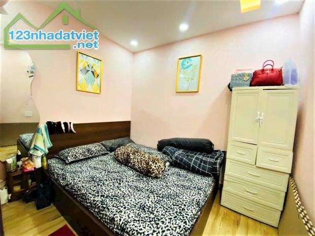 8 TỶ X TL - NHÀ KHU SIÊU VIP PHƯỜNG 12 QUẬN 10 - XE HƠI VÀO NHÀ - SÁT MẶT TIỀN - 2 TẤM 2PN - 3