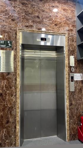 Bán nhà Mặt phố Lạc Long Quân - 67m2 x 6T x MT 5m - Tầng hầm thang máy - Sau nhà ngõ oto - 1