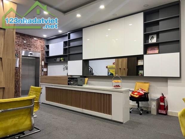 Bán nhà Mặt phố Lạc Long Quân - 67m2 x 6T x MT 5m - Tầng hầm thang máy - Sau nhà ngõ oto - 2