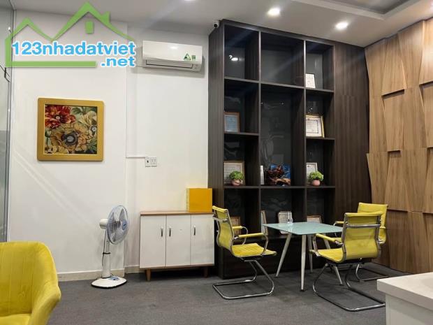 Bán nhà Mặt phố Lạc Long Quân - 67m2 x 6T x MT 5m - Tầng hầm thang máy - Sau nhà ngõ oto - 3