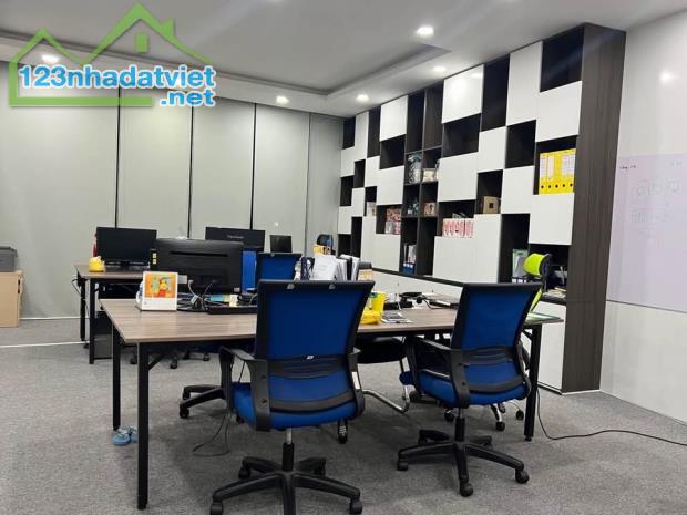 Bán nhà Mặt phố Lạc Long Quân - 67m2 x 6T x MT 5m - Tầng hầm thang máy - Sau nhà ngõ oto - 4