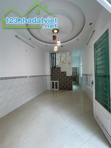 NHỈNH 6 tỷ Bán nhà lô góc hẻm ô tô 2 mặt tiền đường Huỳnh Tấn Phát Q7 - 1