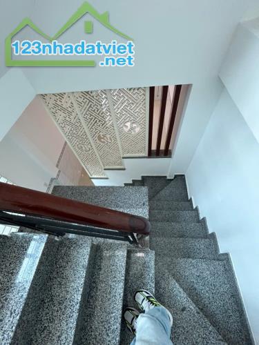 NHỈNH 6 tỷ Bán nhà lô góc hẻm ô tô 2 mặt tiền đường Huỳnh Tấn Phát Q7 - 2