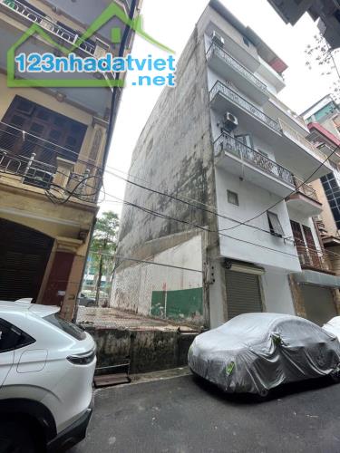 Nhà cũ Bán đất - Mặt phố Lạc Long Quân - 56m2 x MT 4m - Sau nhà ngõ thông oto tránh - 1