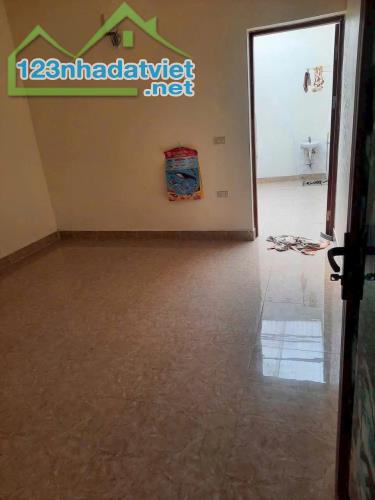 Nhà cũ Bán đất - Mặt phố Lạc Long Quân - 56m2 x MT 4m - Sau nhà ngõ thông oto tránh - 3
