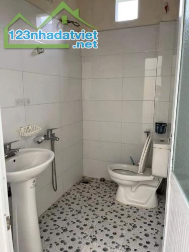 Nhà cũ Bán đất - Mặt phố Lạc Long Quân - 56m2 x MT 4m - Sau nhà ngõ thông oto tránh - 5
