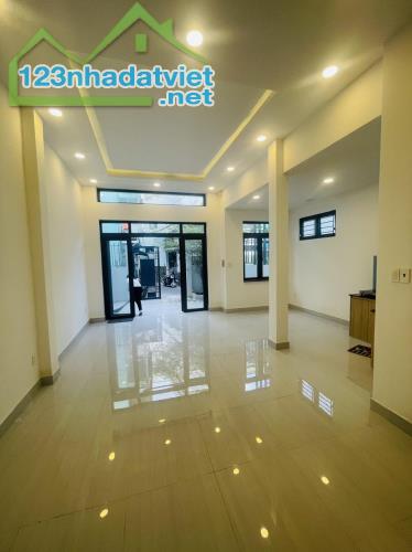 nhà đẹp hẻm xe hơi thông thoáng ngay trung tâm tân phú dt 5,7m*12m nở hậu thu hút tài lộc