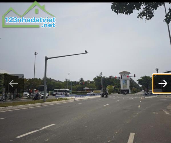 vị trí độc tôn. lô đất mặt tiền hồ xuân hương 200m2. giá 38tỷ thương lượng. - 1