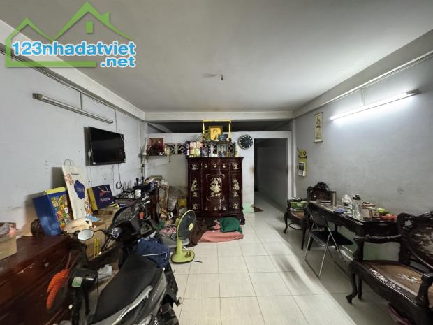 Nhà VIP ngay Âu Cơ, 54m2, ngang 4m, giá chỉ 5.x tỷ, xe hơi đậu cửa, không có căn thứ 2 so