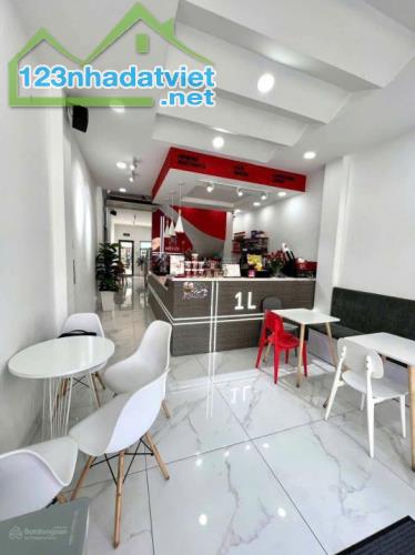 Bán nhà mặt phố Trần Hưng Đạo, 27 tỷ, 64m2, 7PN, 7WC, 5 tầng, mặt tiền đẹp