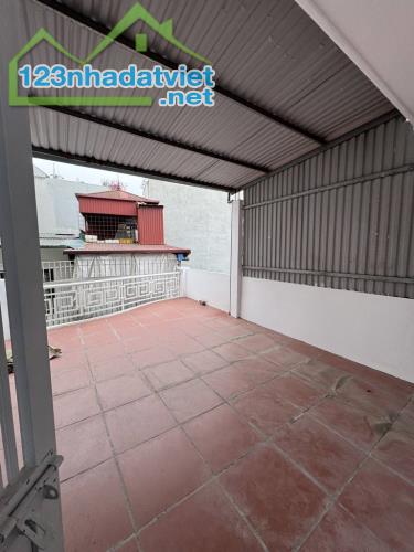🏡 Bán nhà đẹp 48m2 Ngô Gia Tự, Long Biên, Dân xây, Full đồ, 5 tỷ 5 - 8
