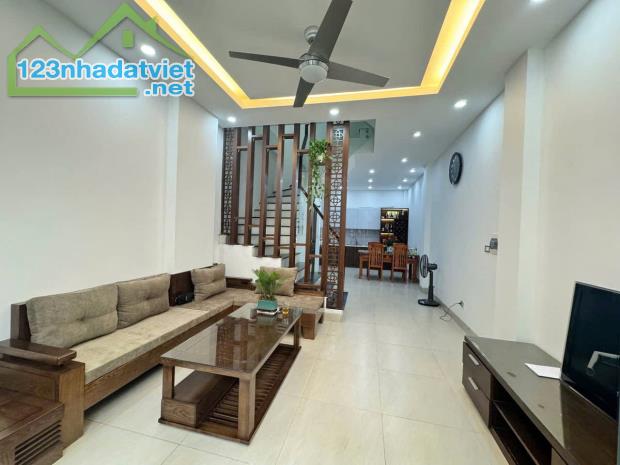 Bán Nhà 47m2 | Tại Nguyễn Văn Cừ Long Biên 10,2Tỷ  Vị Trí Trung Tâm |  Tiềm Năng Dòng Tiền