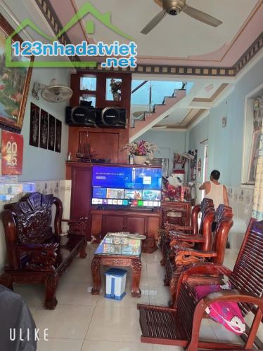 Bán nhà 1T1L 99m2 Dĩ An,có sẵn thu nhập hàng tháng,đường xe hơi vào tận nơi