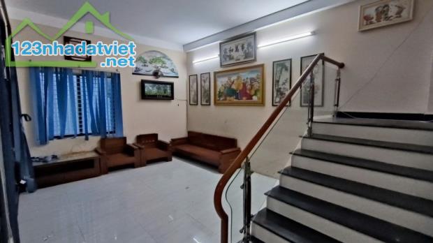 # Nhà Kiệt Hoàng Thúc Trâm, gần Ô tô đậu, 77m2, 2 tầng đúc, 3..x tỷ