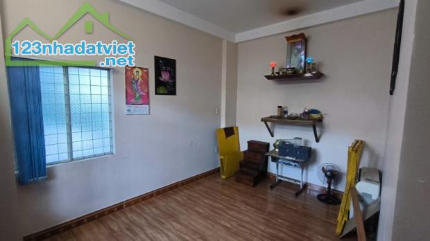 # Nhà Kiệt Hoàng Thúc Trâm, gần Ô tô đậu, 77m2, 2 tầng đúc, 3..x tỷ - 1