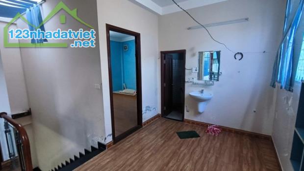 # Nhà Kiệt Hoàng Thúc Trâm, gần Ô tô đậu, 77m2, 2 tầng đúc, 3..x tỷ - 3
