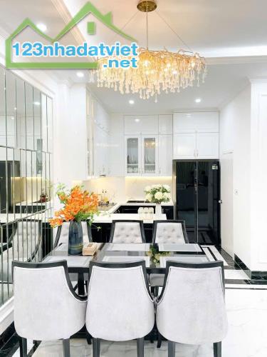 BÁN NHÀ PHỐ MỄ TRÌ Ô TÔ TRÁNH VỈA HÈ RỘNG DT 53M 5T MT 5M GIÁ 13,9 TỶ - 5