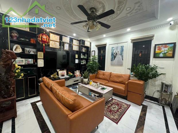 GARA Ô TÔ Phân Lô Tôn Đức Thắng 40m2, 6 tầng, kinh doanh, đầu tư giá 11.8 tỷ - 2