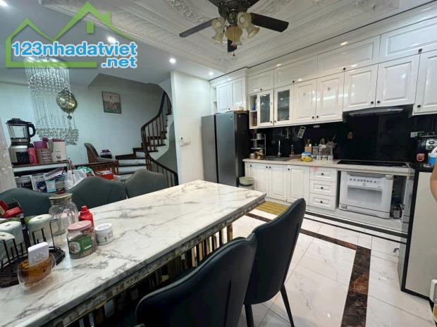 GARA Ô TÔ Phân Lô Tôn Đức Thắng 40m2, 6 tầng, kinh doanh, đầu tư giá 11.8 tỷ - 1