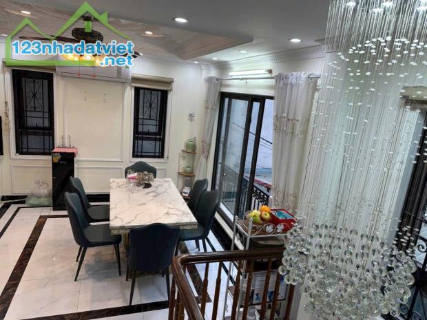GARA Ô TÔ Phân Lô Tôn Đức Thắng 40m2, 6 tầng, kinh doanh, đầu tư giá 11.8 tỷ