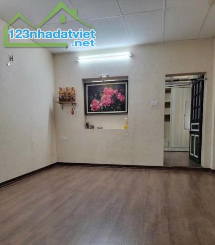 Cho thuê căn tập thể Giảng Võ Đống Đa 60m , 2 ngủ, giá 7.5tr/tháng - 3