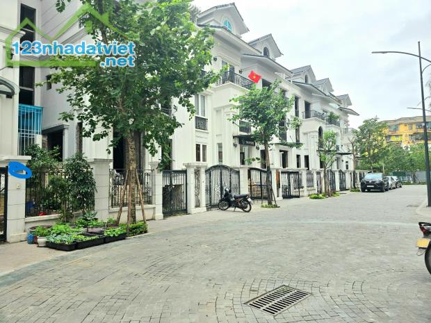 BIỆT THỰ, HDI STARLAKE, VÕ CHÍ CÔNG, TÂY HỒ- VỈA HÈ-KD-Ô TÔ: 210M X4T, MT 12M, GIÁ 53,5 TỶ - 2