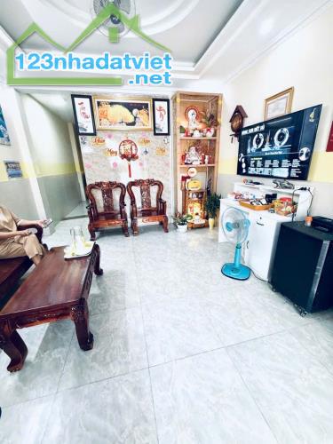 BÁN GẤP NHÀ ĐẸP - GÒ VẤP - NGAY EMART - ĐƯỜNG QUANG TRUNG - 4 TẦNG - 61 M2 - 5.55 TỶ - 1