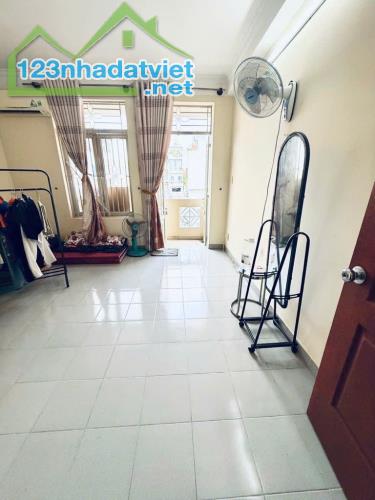 BÁN GẤP NHÀ ĐẸP - GÒ VẤP - NGAY EMART - ĐƯỜNG QUANG TRUNG - 4 TẦNG - 61 M2 - 5.55 TỶ - 4