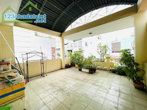 HẺM XE TẢI - 3 TẦNG - 5,5M x 16M - NỞ HẬU - RA SÂN BAY 3P - GIÁP BÌNH THẠNH, PHÚ NHUẬN - 5