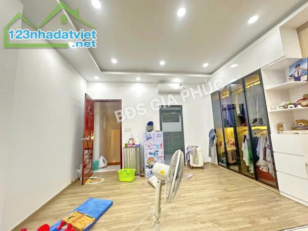 Nhà đẹp làm VP 3 lầu 6 PN mặt tiền đường đôi Quận 7 giá 35tr (TL) - 4