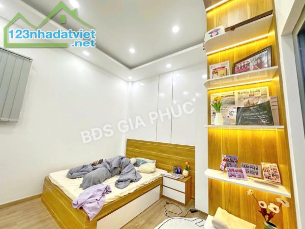 Nhà đẹp làm VP 3 lầu 6 PN mặt tiền đường đôi Quận 7 giá 35tr (TL) - 1
