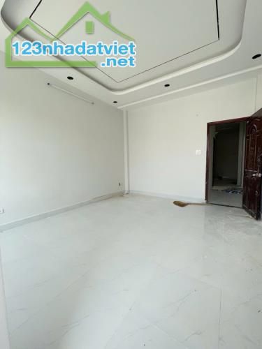 Lê Văn Quới gần 4 xã giápTân Phú hẻm 5m thông xe hơi vào nhà 56m2,3Tầng 5tỷ350 - 1