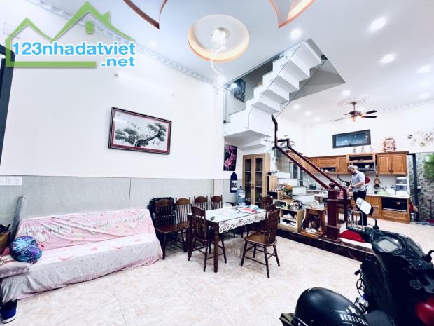 Bán nhà 4TẦNG đường Hà Huy giáp phường thạnh Lộc quận - 1