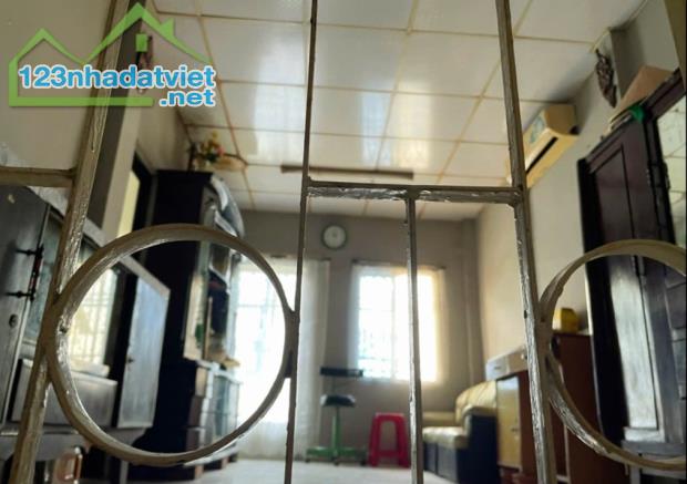 Bán nhà An Dương Vương 2 tầng 42m2 ngang hơn 6m xe hơi đỗ cửa chỉ hơn 3 tỷ xíu