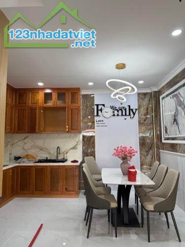 Bán gấp nhà mới đẹp ở ngay Nguyễn Văn Quỳ, xe hơi ngủ nhà,58m2, full nội thất cao cấp. - 1