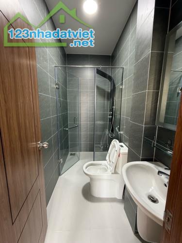 Bán gấp nhà mới đẹp ở ngay Nguyễn Văn Quỳ, xe hơi ngủ nhà,58m2, full nội thất cao cấp. - 2