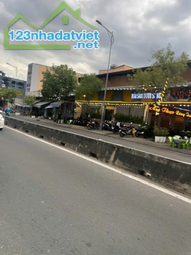 BÁN NHÀ MẶT TIỀN PHAN VĂN HỚN 15X47M GIÁ 49 TỶ - 2