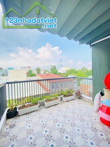 NHÀ CŨ KẾT CẤU CỨNG CÁP HXH 4 TẦNG BTCT NGAY EMART PHAN HUY ÍCH PHƯỜNG 14 GÒ VẤP